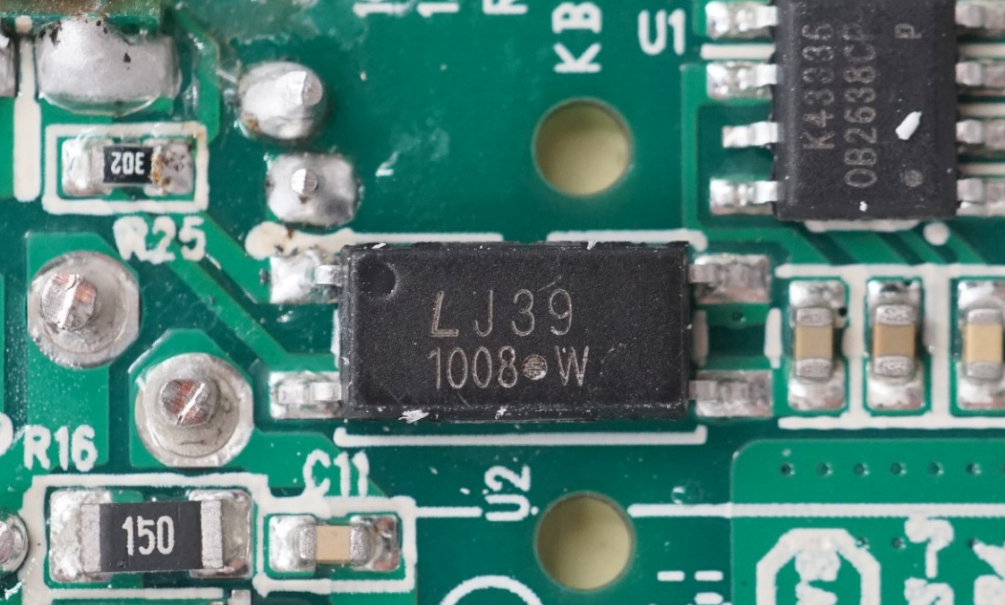 聯(lián)想推出了一款YOGA 65W USB PD快充充電器，關于光耦調(diào)節(jié)反饋輸出電壓